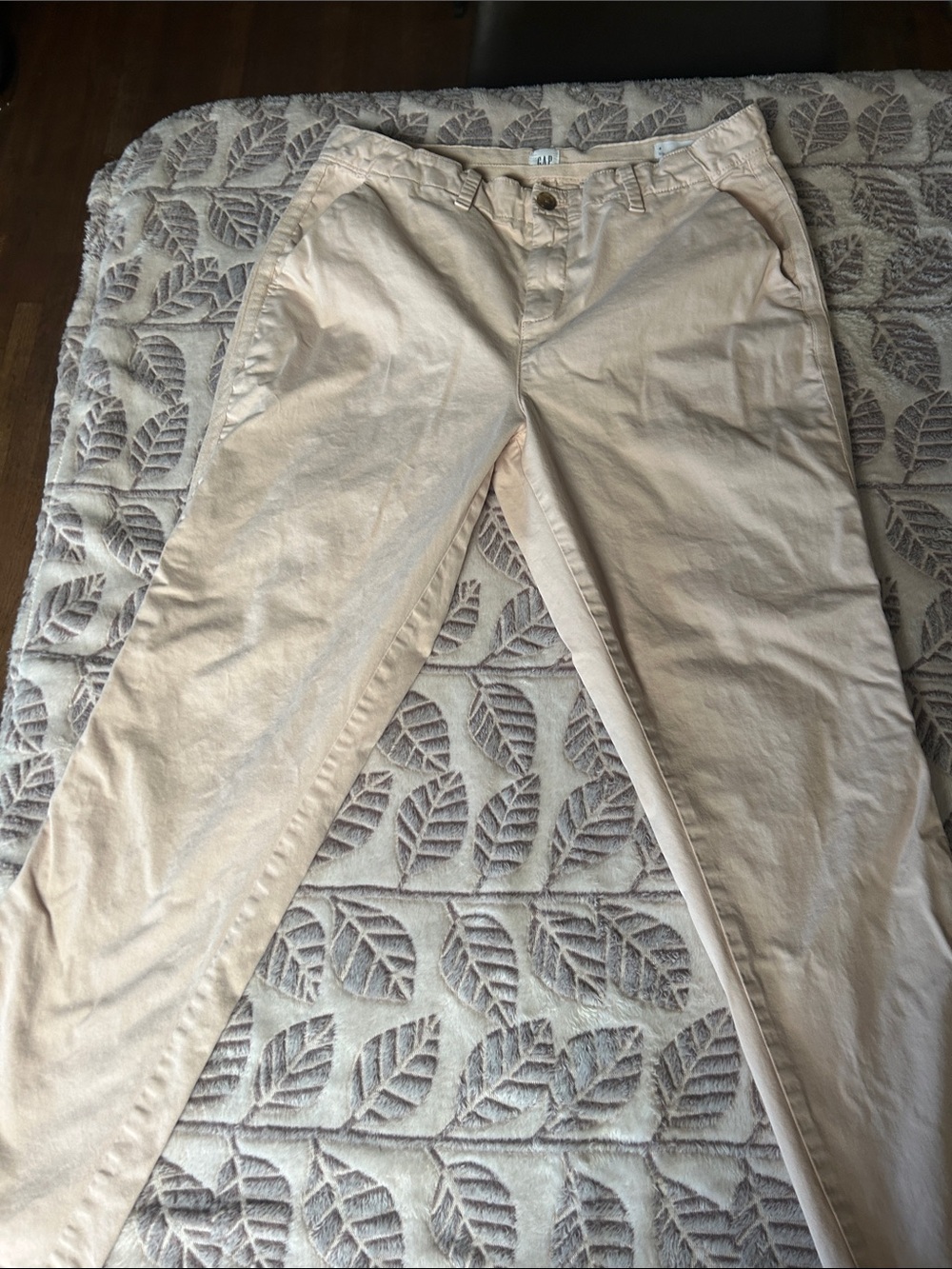 Women's size 8 Girlfriend GAP Chino pants in Light Beige